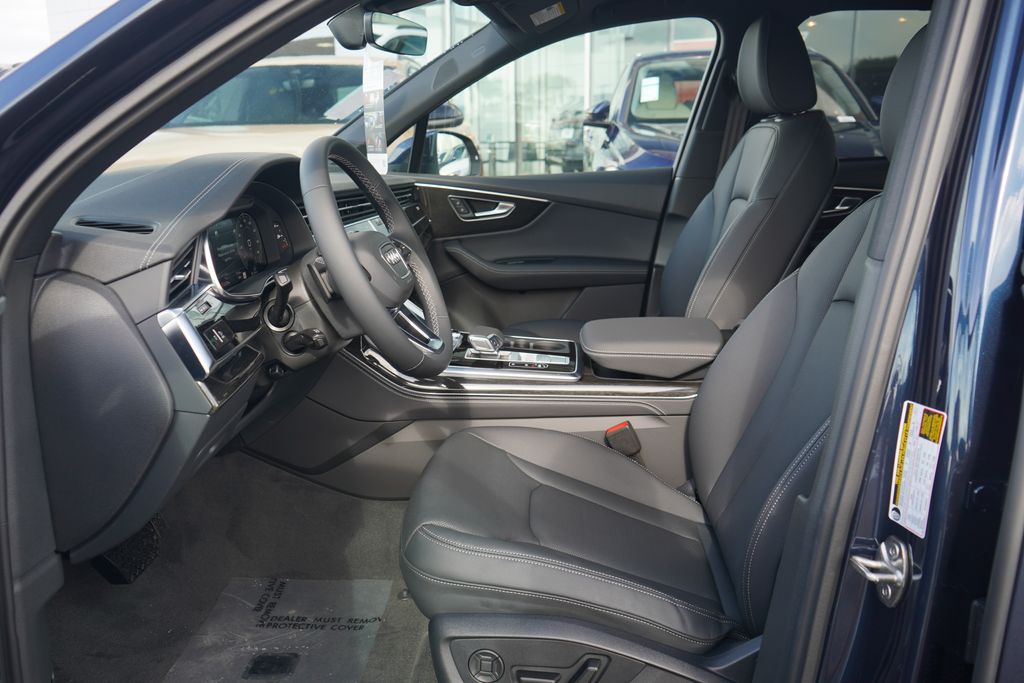 Thumbnail: 2026 Audi Q7 - 6