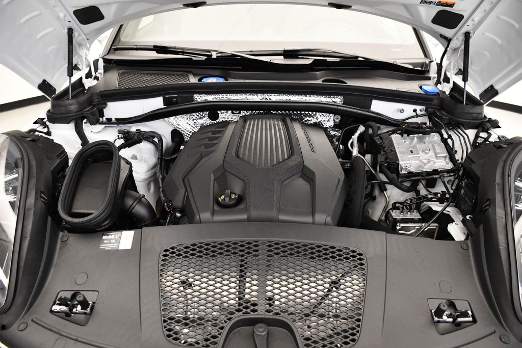 Thumbnail: 2025 Porsche Macan - 10