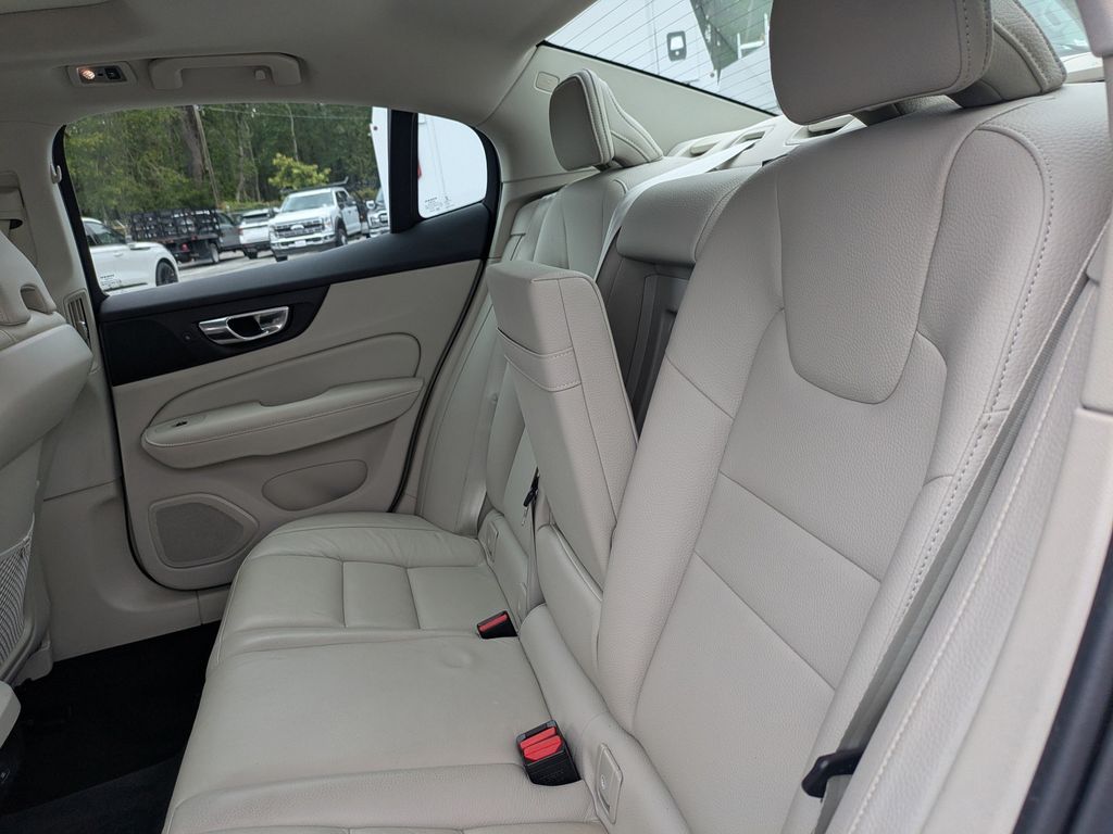 2021 Volvo S60 T5 Momentum