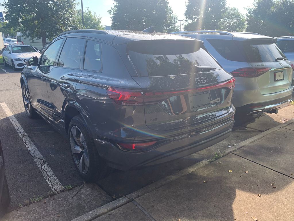 Thumbnail: 2025 Audi Q6 e-tron - 7