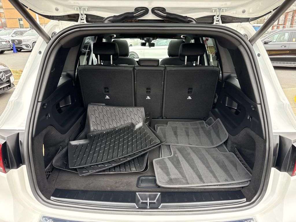 Thumbnail: 2022 Mercedes-Benz GLB - 30