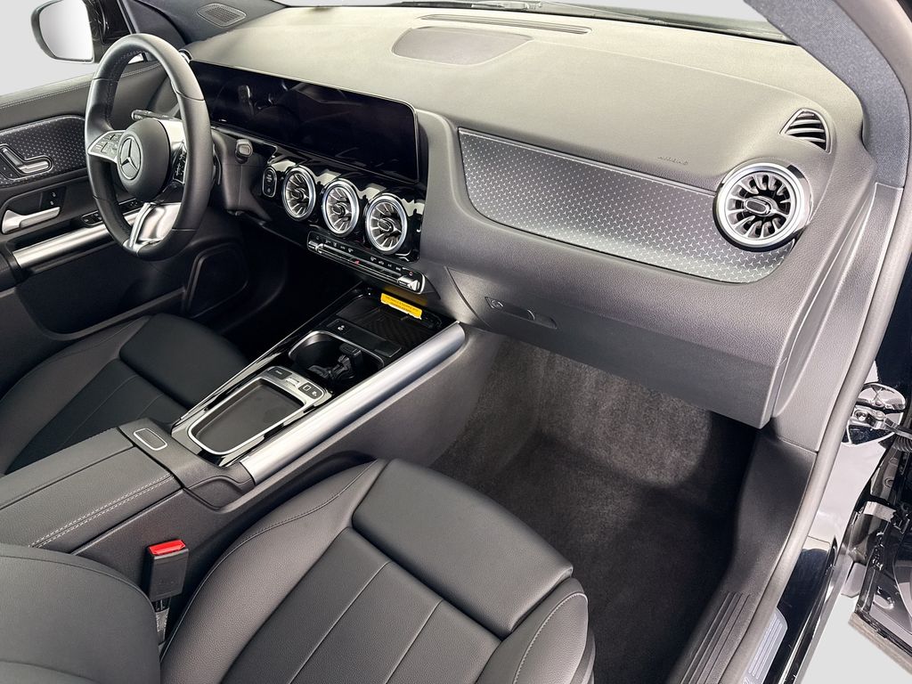 Thumbnail: 2025 Mercedes-Benz GLA - 17