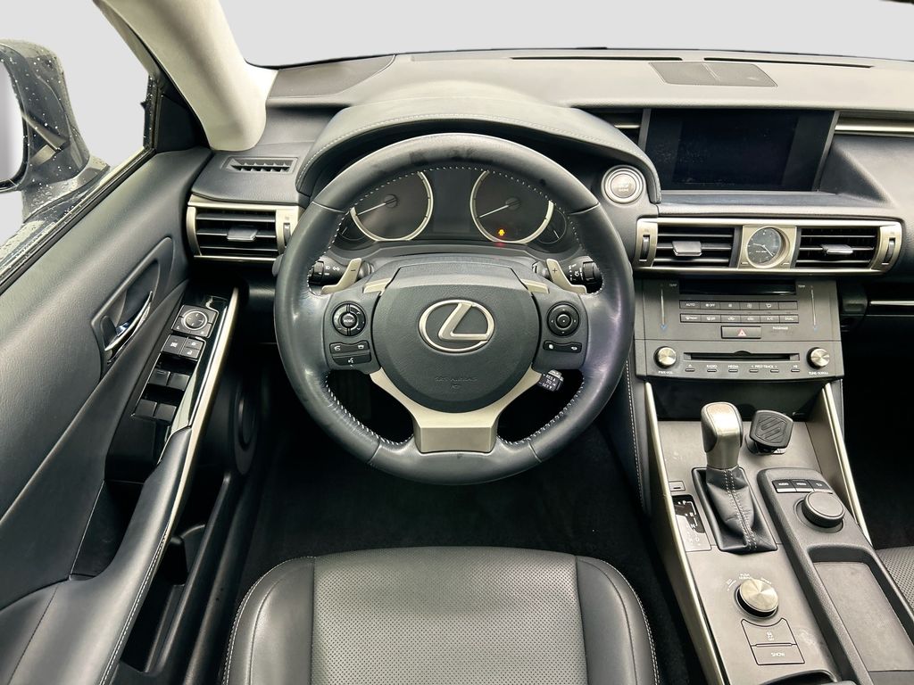 Thumbnail: 2016 Lexus IS - 10