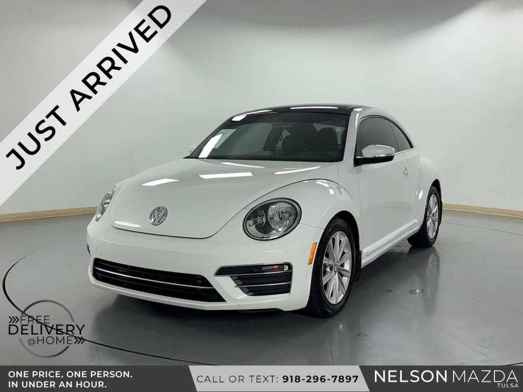 Pure White 2019 Volkswagen Beetle 2.0T SE Hatchback FWD Hatchback Front-Wheel Drive 6-Speed Automatic