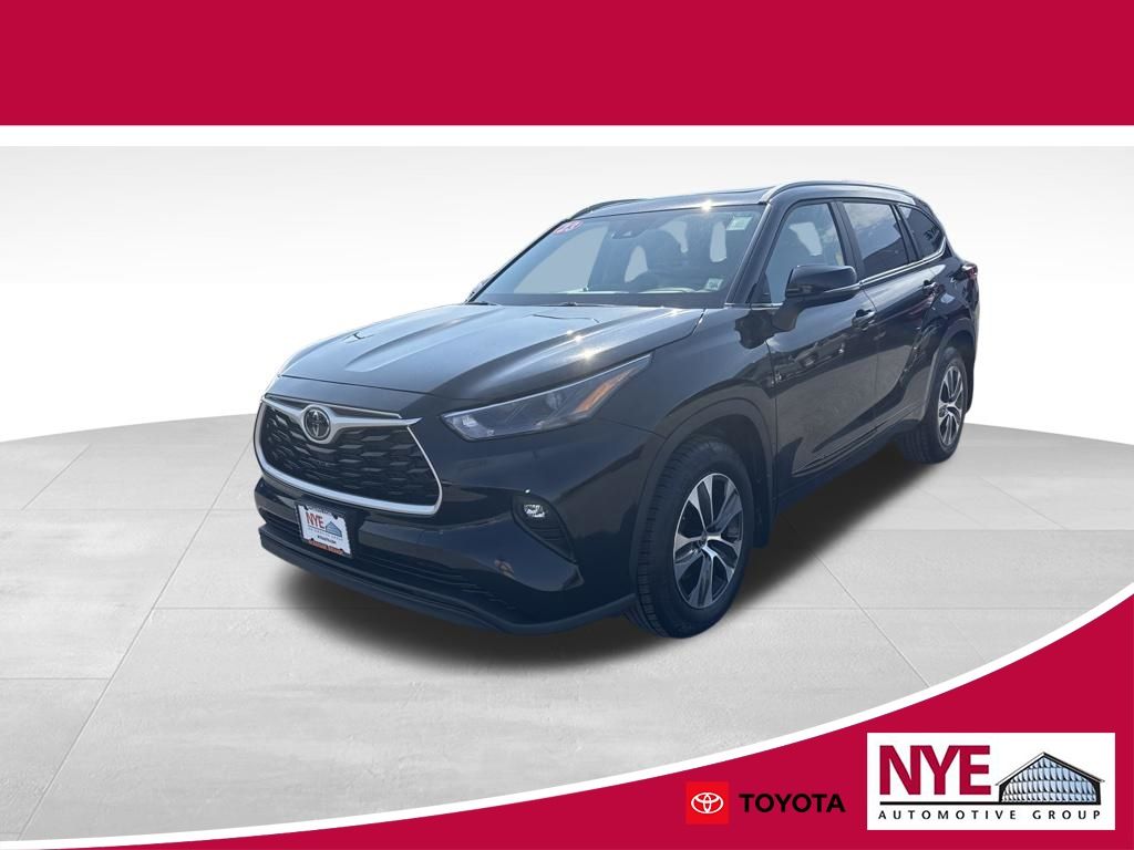Midnight Black Metallic 2023 Toyota Highlander XLE AWD SUV / Crossover All-Wheel Drive 8-Speed Automatic