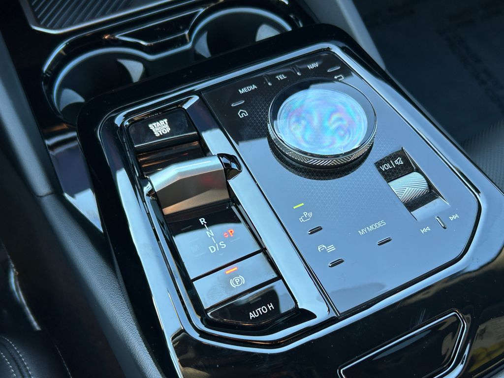 Thumbnail: 2025 BMW 5 Series - 28