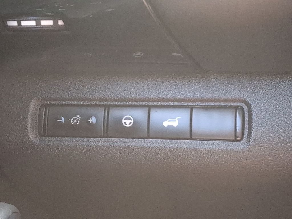 2023 Nissan Pathfinder SV 24