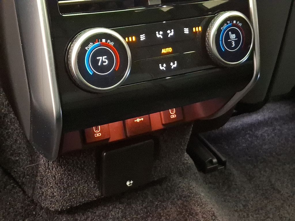 Thumbnail: 2026 Land Rover Range Rover - 7