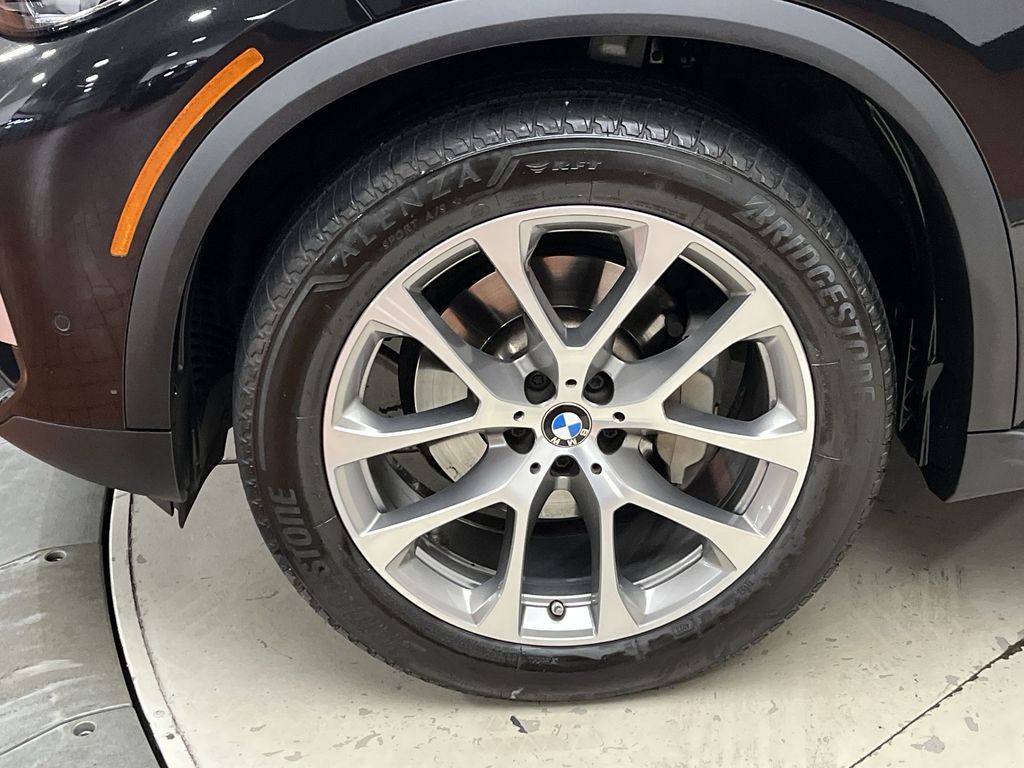 Thumbnail: 2021 BMW X5 - 10