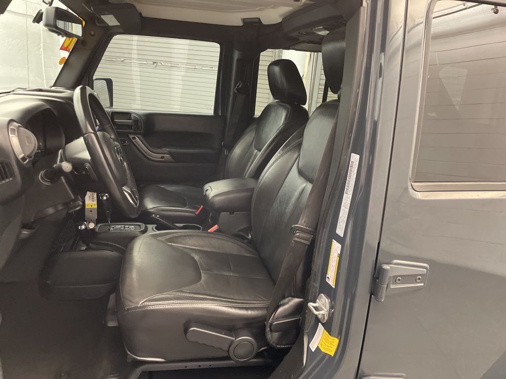 Used 2018 Black Jeep Unlimited Sahara image 19