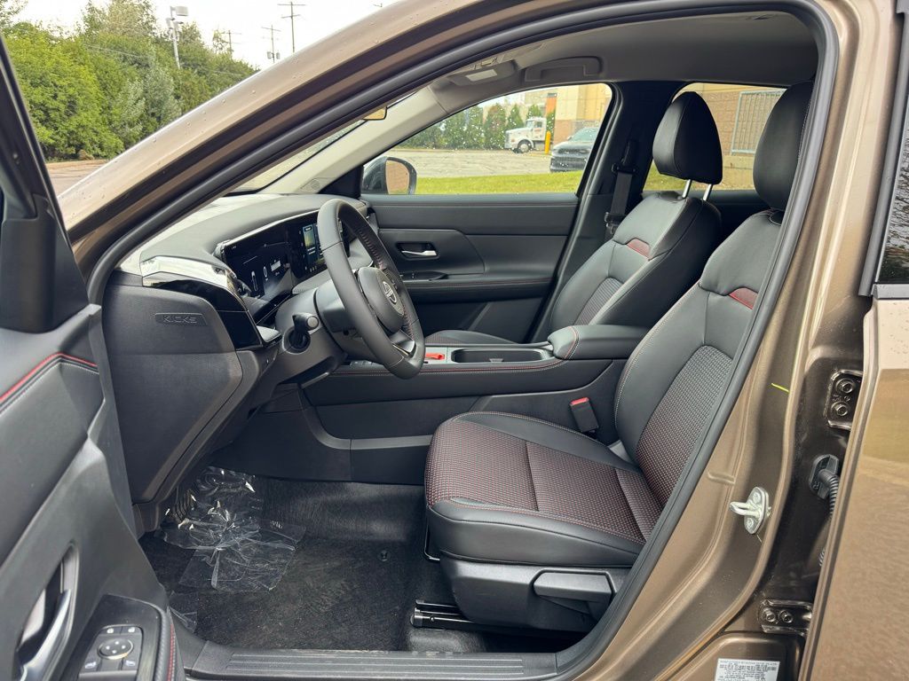 New 2026 Canyon Bronze Metallic Nissan SR image 9