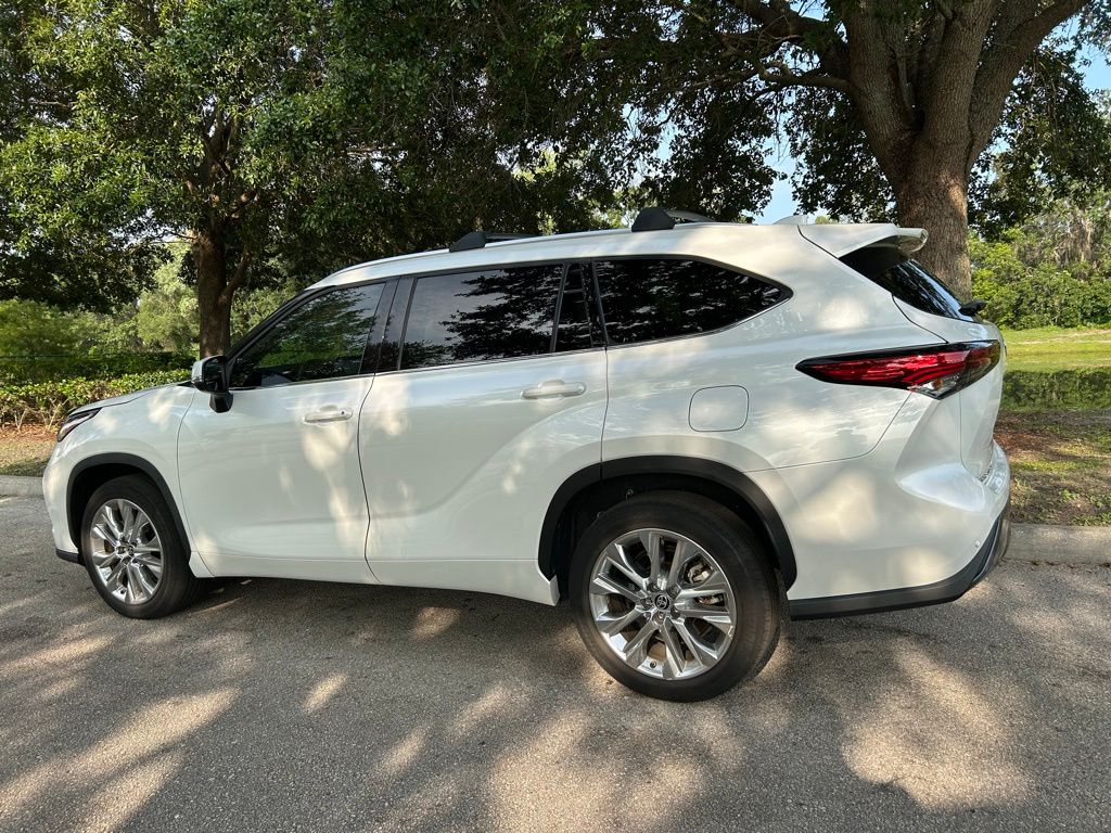 2023 Toyota Highlander Limited 3