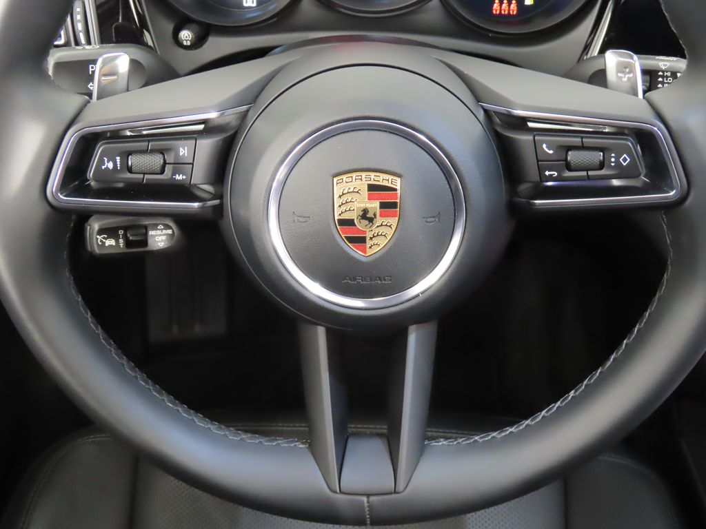 Thumbnail: 2022 Porsche Macan - 18