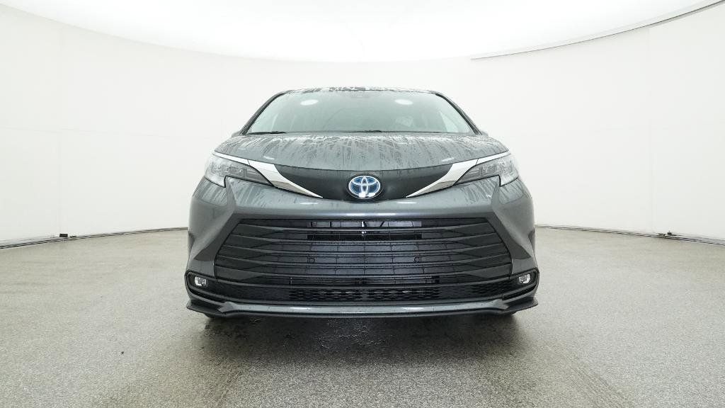 Thumbnail: 2025 Toyota Sienna - 10
