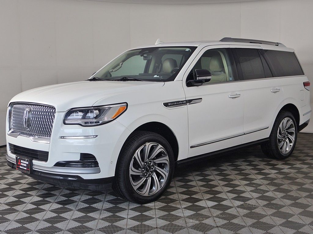 Used 2022 White Lincoln Reserve image 15