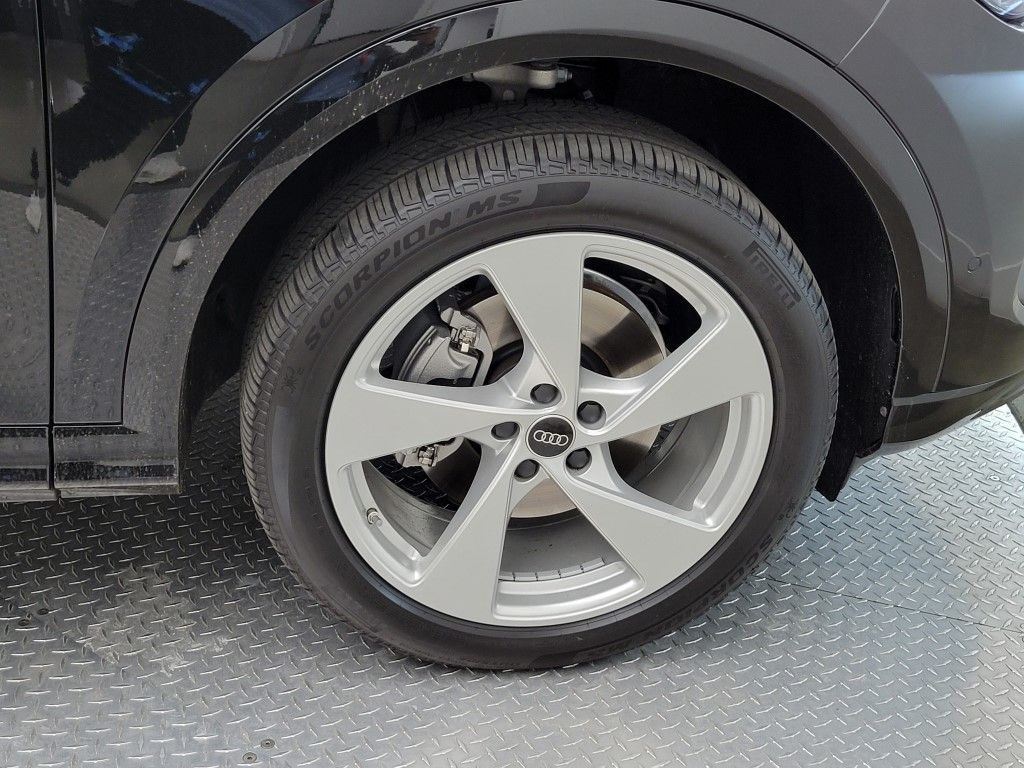 Thumbnail: 2025 Audi Q5 - 13