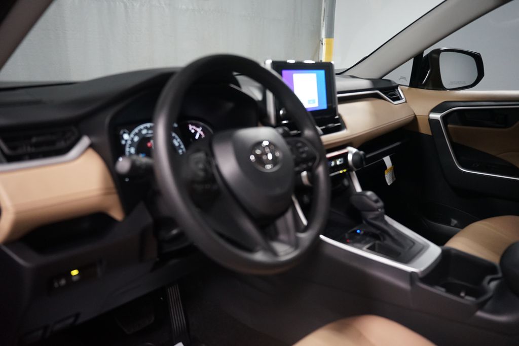 Thumbnail: 2025 Toyota RAV4 - 15