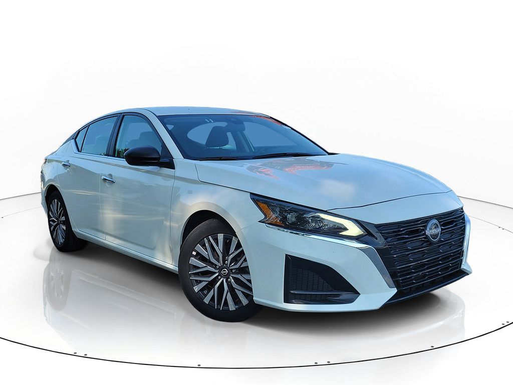 Glacier White 2025 Nissan Altima Sedan Front-Wheel Drive Continuously Variable Transmission