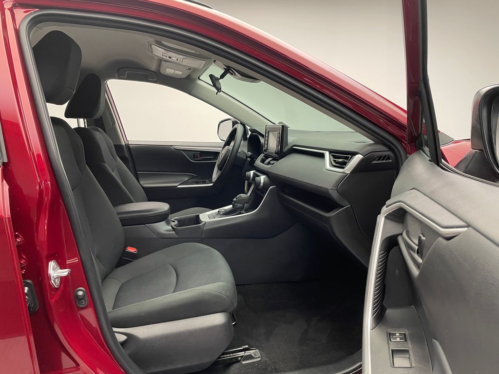 2022 Toyota RAV4 LE 18
