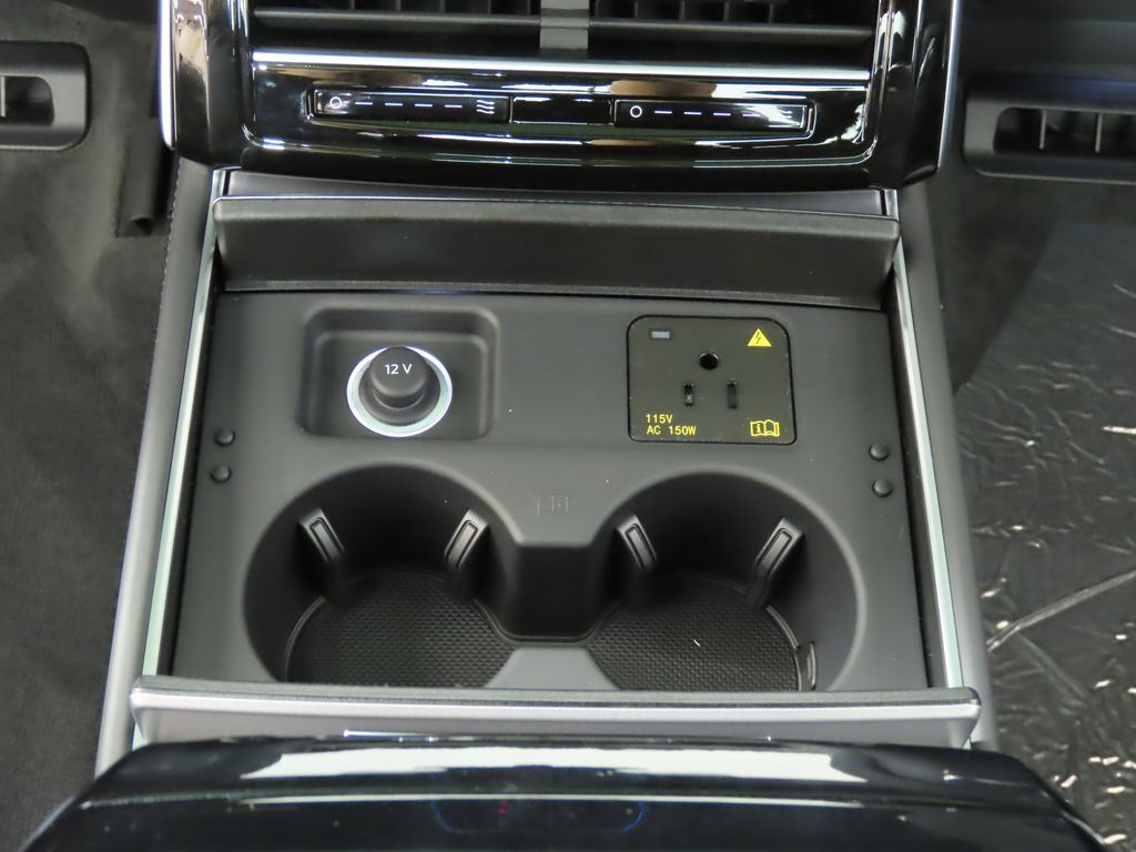 Thumbnail: 2025 Audi S8 - 25