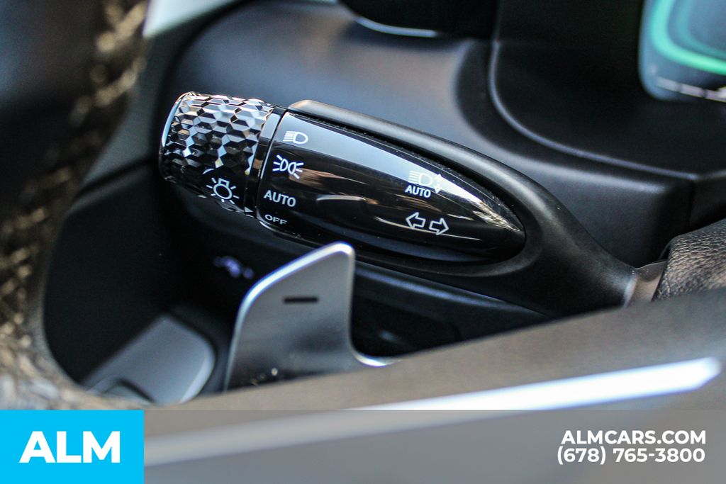 Used 2025 Black Hyundai SEL image 32