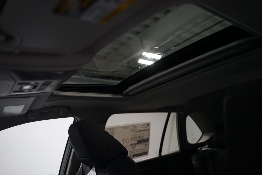 Thumbnail: 2025 Toyota RAV4 - 25