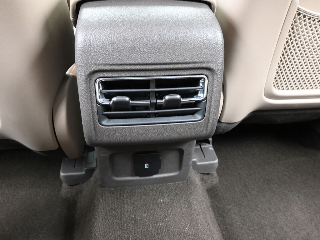 Used 2022 Pristine White Metallic Tri-Coat Lincoln Reserve image 42