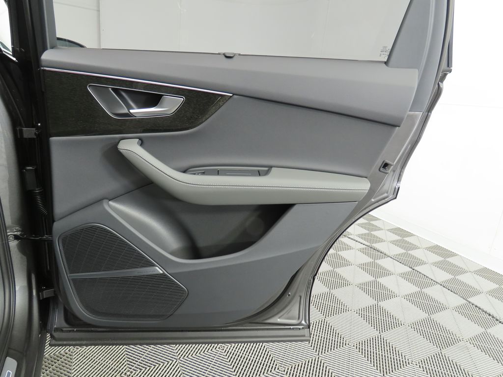 2025 Audi Q7  29
