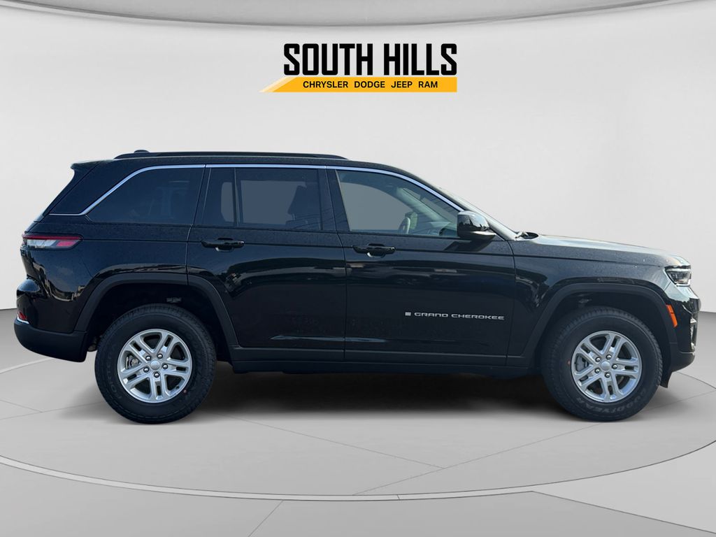 2025 Jeep Grand Cherokee Laredo Black at Spitzer Acura
