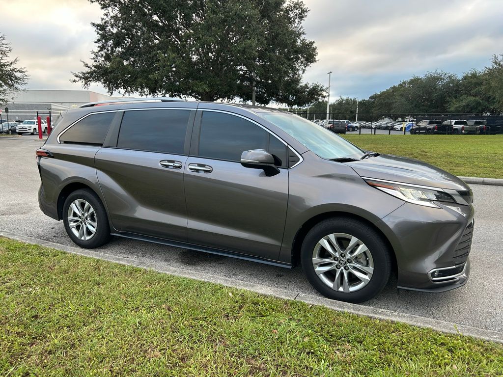 Thumbnail: 2022 Toyota Sienna - 7