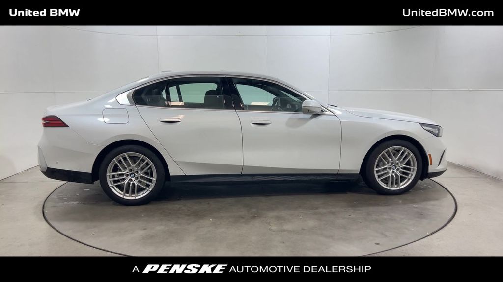 Thumbnail: 2024 BMW 5 Series - 9