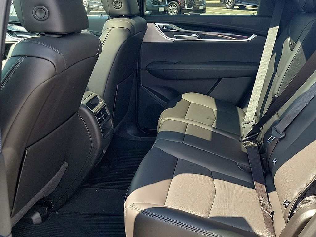 Thumbnail: 2025 Cadillac XT5 - 6