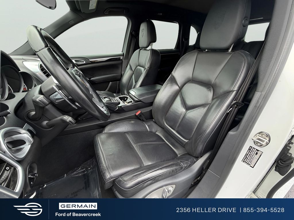 Used 2017 White Porsche Base image 20
