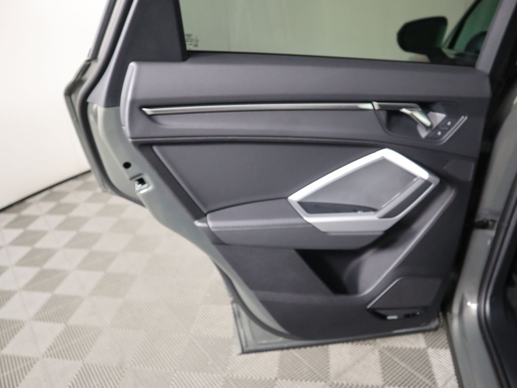 Thumbnail: 2025 Audi Q3 - 27