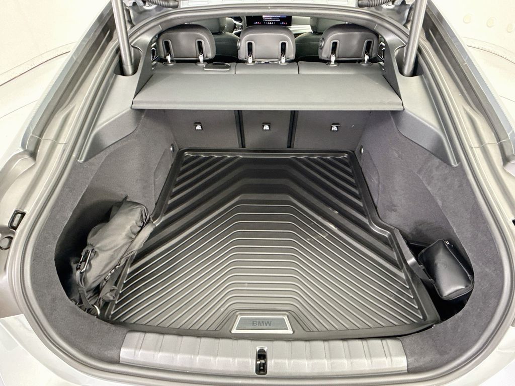 Thumbnail: 2026 BMW i4 - 27