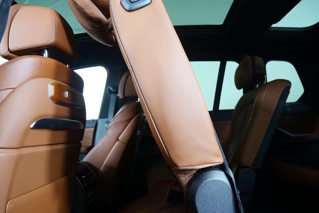 Thumbnail: 2025 BMW X7 - 18