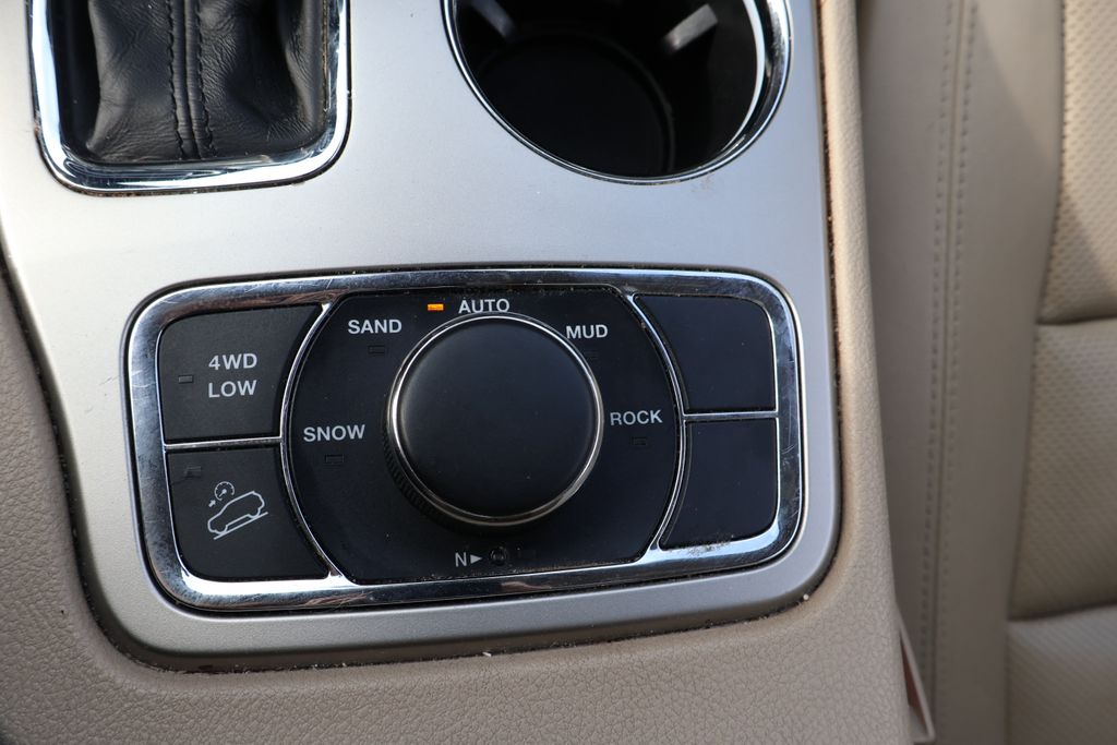 2016 Jeep Grand Cherokee Limited Edition 26
