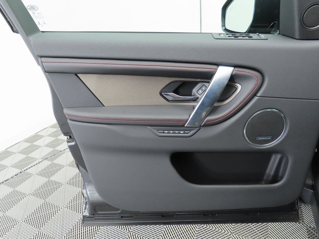 Thumbnail: 2023 Land Rover Discovery Sport - 24