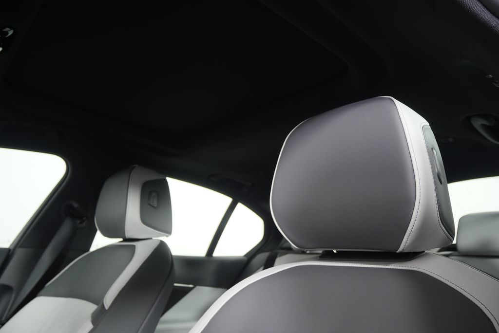 Thumbnail: 2026 BMW i5 - 11