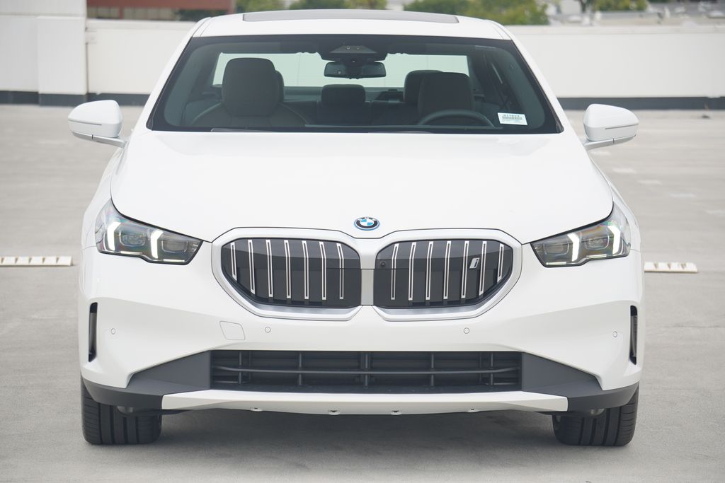 Thumbnail: 2026 BMW i5 - 2