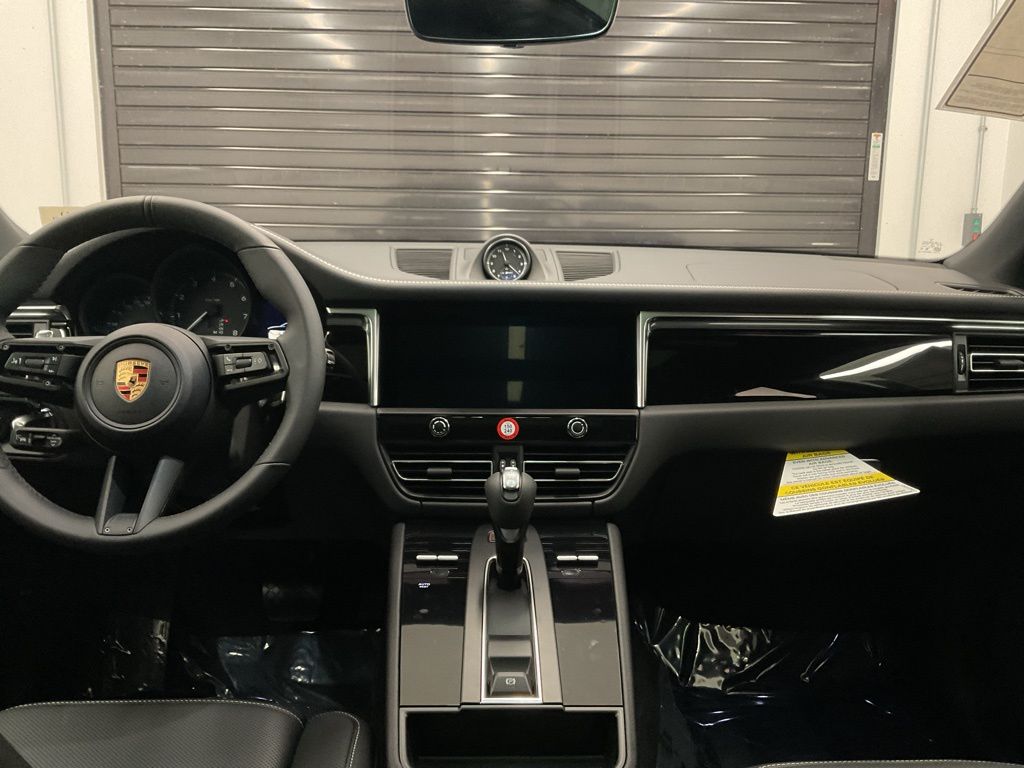 2024 Porsche Macan  3