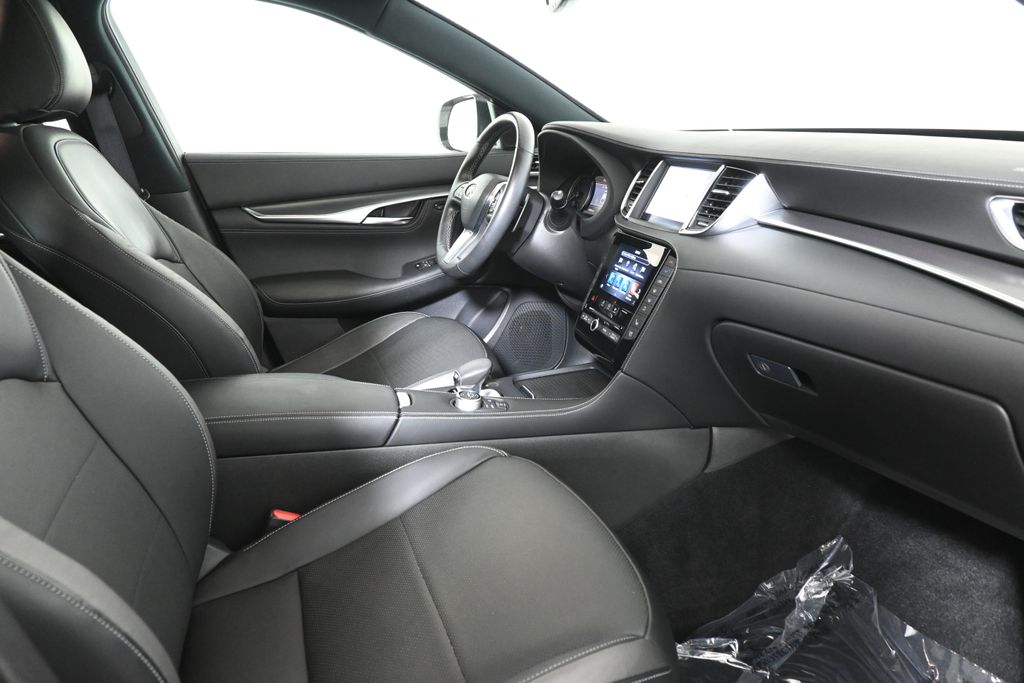 2022 INFINITI QX55 Essential 23