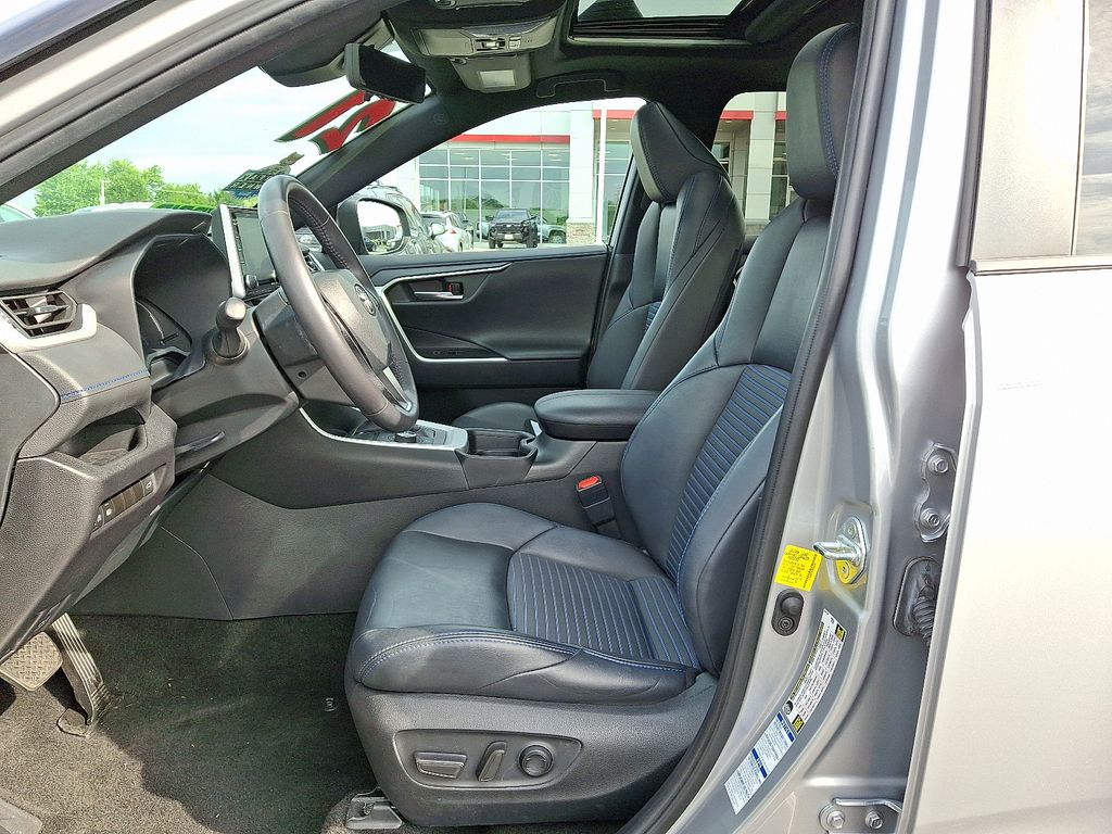 Thumbnail: 2021 Toyota RAV4 - 14