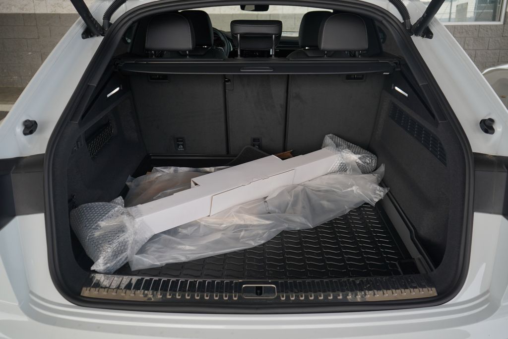 Thumbnail: 2026 Audi Q8 - 11