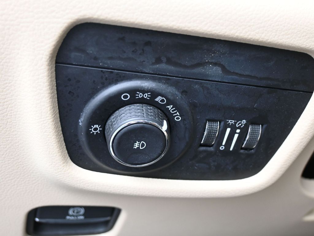 Used 2023 Bright White Clearcoat Jeep Limited image 15