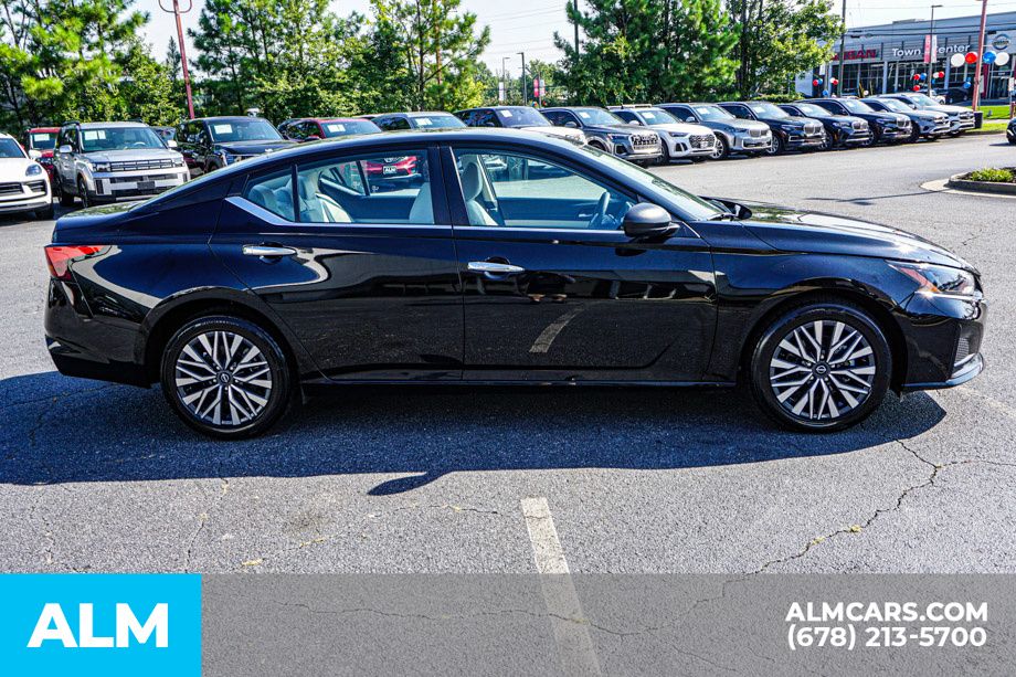 Used 2025 Black Nissan 2.5 SV image 8