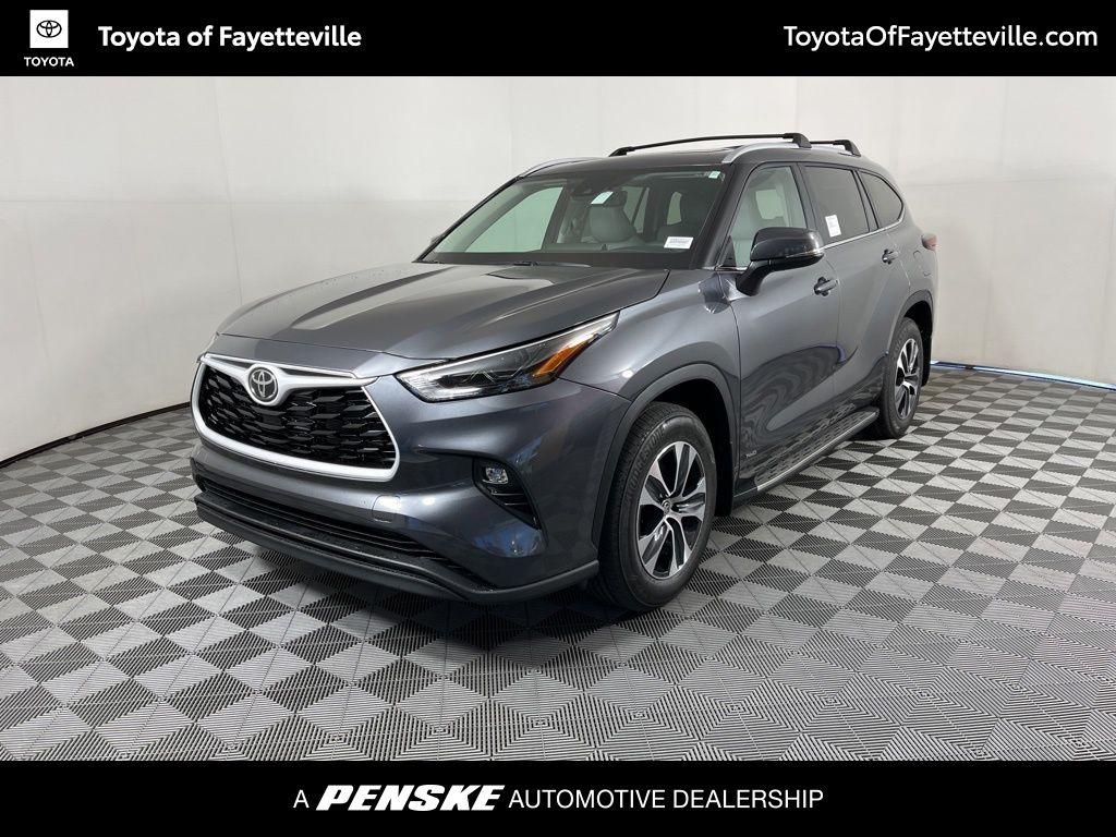 2025 Toyota Highlander XLE -
                Fayetteville, AR