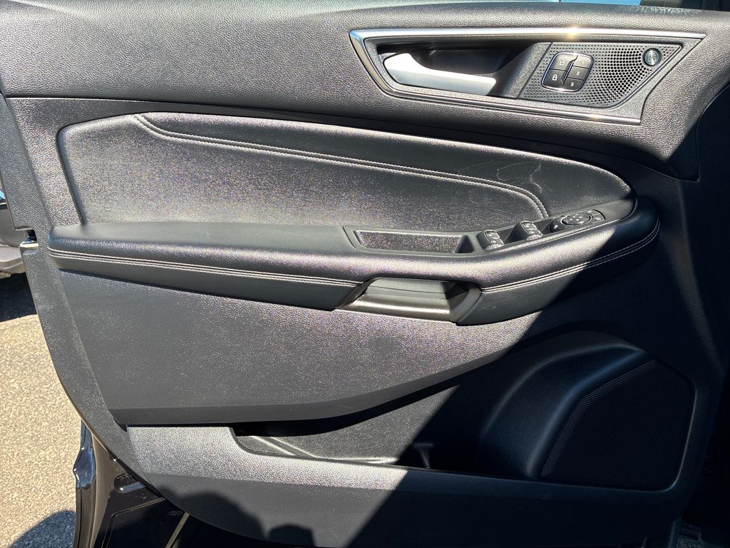 2022 Ford Edge Titanium - 11