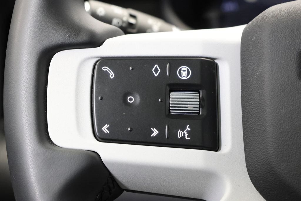 Thumbnail: 2025 Land Rover Defender - 18