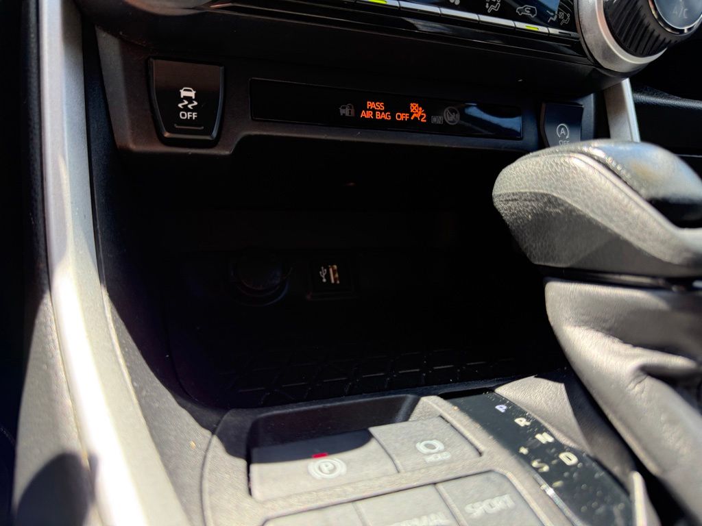 2024 Toyota RAV4 XLE - Photo 13